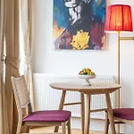 Berkeley Suites, 3 Bristol