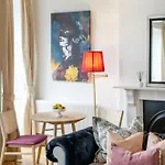 Berkeley Suites, 3 Apartment